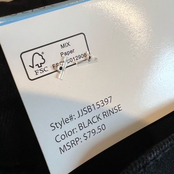 B8.2 NWT Jessica Simpson Mid Rise Slight Flare Soft Stretch Boot Cut Jeans - Picture 4 of 7